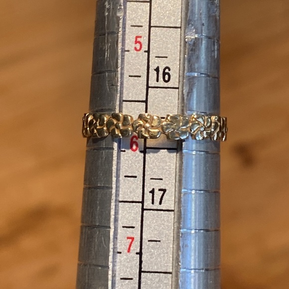 🎉 HAWAIIAN 10K FLORAL RING‼️ - Picture 4 of 5